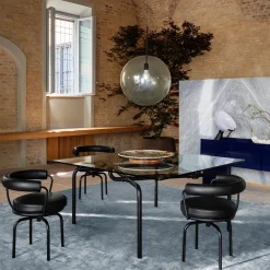 7 Fauteuil Tournant #1, di Charlotte Perriand/Collezione Lc - Struttura e pelle nera*Cassina Best
