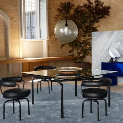 7 Fauteuil Tournant #1, di Charlotte Perriand/Collezione Lc - Struttura e pelle nera*Cassina Best