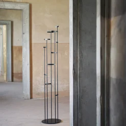 Appendiabiti nero Columnae di Svetlana Golubeva*Splot Design New