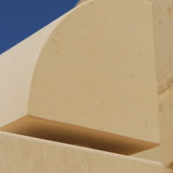 Chaise Longue Fattidipietra A in pietra per interni/esterni di Gumdesign*Pimar Limestone Best