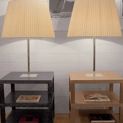 Comodino con lampada di Michele Bonan*Chelini