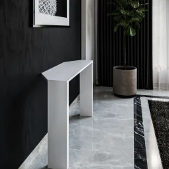 Console Innis in marmo bianco con inserto in metallo*L'Eccesso