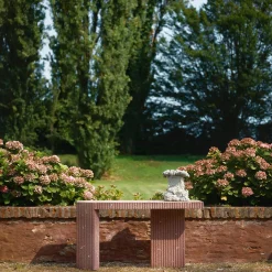 Consolle Zaccaria rossa di Patricia Urquiola*Cimento