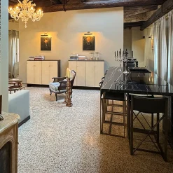 Credenza Ms. Chang in Rovere Scuro e Pelle-Pergamena*Revolution Archstudio Discount