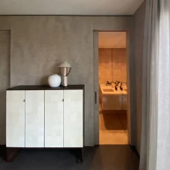 Credenza Ms. Chang in Rovere Scuro e Pelle-Pergamena*Revolution Archstudio Discount