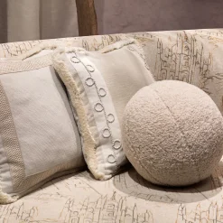 Duse Cityscape - Divano in tessuto beige ricamato*Chiara Provasi Best