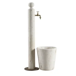 Fontana in travertino beige Nascor*Veltha Outdoor Stone Design