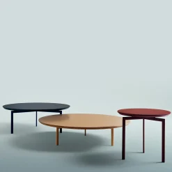 Grazioso tavolino rotondo rosso porpora di Angeletti Ruzza*My Home Hot