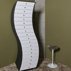 Lato 1 di Shiro Kuramata*Cappellini Outlet