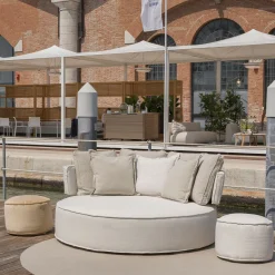 Lettino da esterno Patos rotondo in tessuto beige con cuscini*Villevenete Best