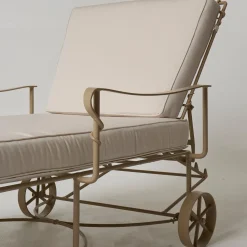 Lettino reclinabile per esterni in ferro Lotus*DMG Fiesole Sale