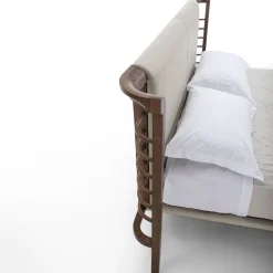 Letto matrimoniale Dolfin in pelle beige e legno*Carpanelli Sale