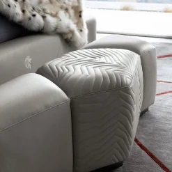 Panca in pelle bianca di Castello Lagravinese Studio*Giorgio Collection