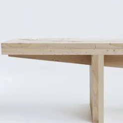 Panchina in legno Alalunga di Giulio Iacchetti*Secondome Edizioni