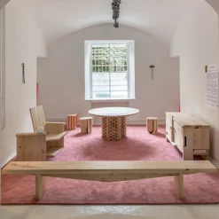 Panchina in legno Alalunga di Giulio Iacchetti*Secondome Edizioni