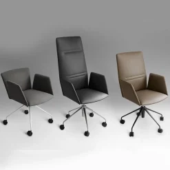 Poltrona girevole Vela Tall in pelle nera di Lievore Altherr Molina*Tecno Spa New