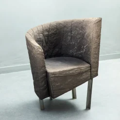 Poltrona in tessuto Lamentazione con braccioli e gambe irregolari*Paolo Pallucco Best