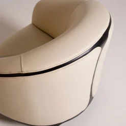 Poltrona Koral bianco panna con profilo laccata nera*Mantellassi 1926 Outlet