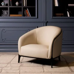 Poltrona Koral bianco panna con profilo laccata nera*Mantellassi 1926 Outlet