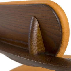 Poltrona Regina in rovere marrone chiaro con rivestimento in pelle*Borzalino