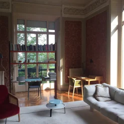 Poltrona Vienna Lounge in faggio naturale rosso di Emmanuel Gallina*Colé Best