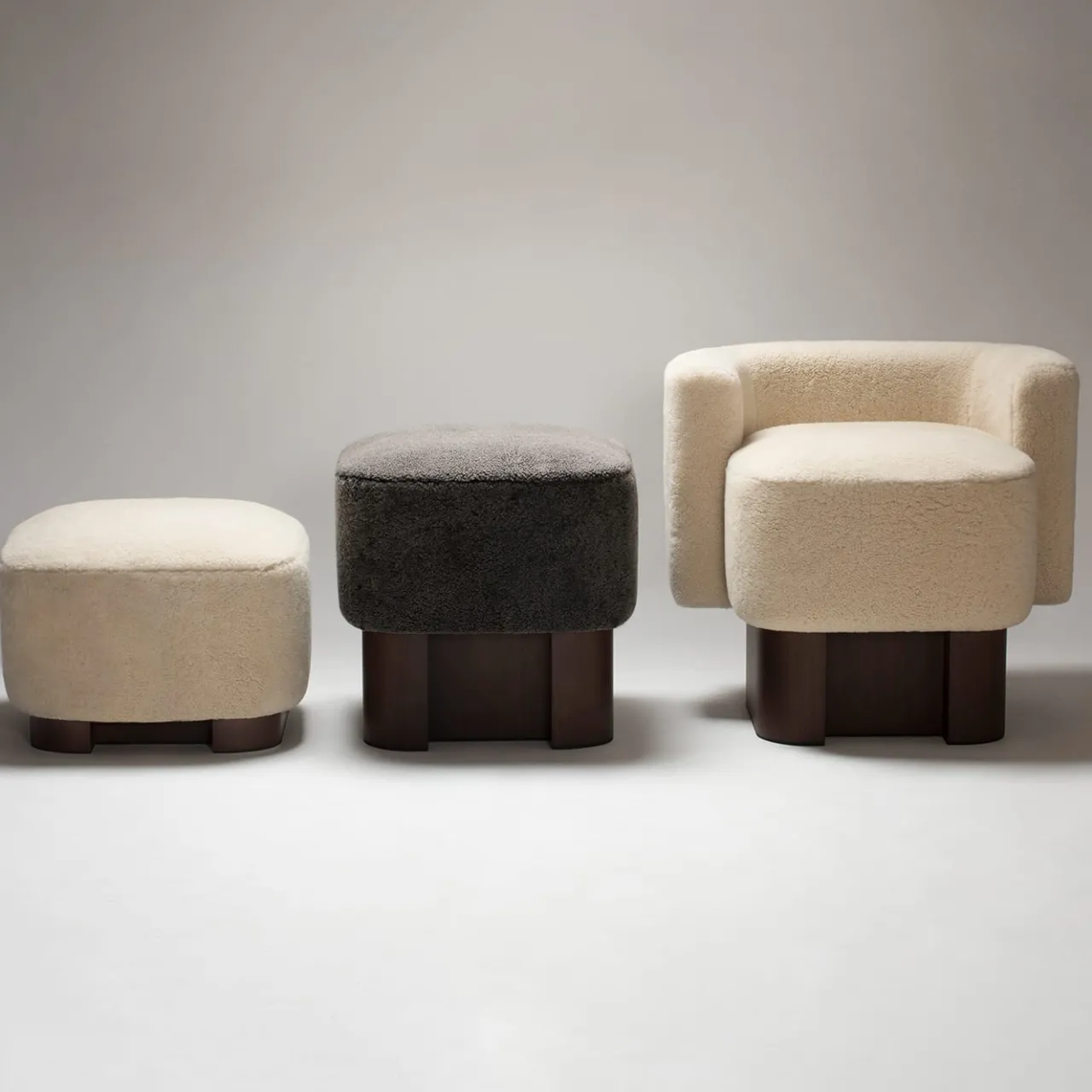 Pouf basso in legno color crema Lloyd*Giobagnara Discount