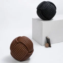 Pouf in pelle Nodo*Giobagnara