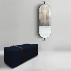 Pouf lungo Docker in velluto blu navy*DLA Design Lab Clearance