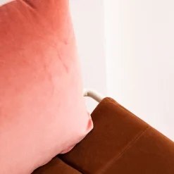 Sedia da salotto Caterina in velluto rosa e marrone*DareForma