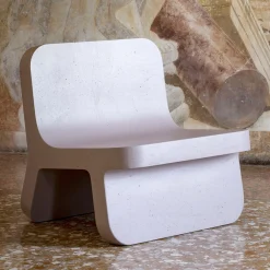 Sedia da salotto Torcello di Defne Koz e Marco Susani*Cimento Hot