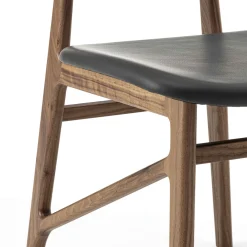 Sedia in legno di noce marrone Sila con sedile in pelle*Durame