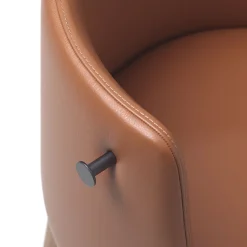 Sedia in pelle Pergy con gambe in noce e gancio per borsa*Sitia Discount