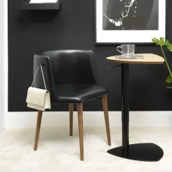 Sedia Pergy in pelle nera con gambe in noce*Sitia Outlet