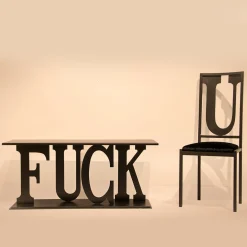 Sedia U imbottita in velluto nero con struttura in ferro*Giulia Ligresti Sale