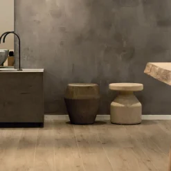 Sgabello a gas di Giulio lacchetti*Pimar Limestone Clearance