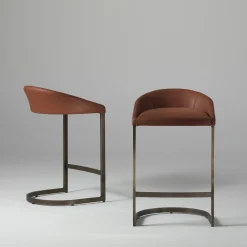 Sgabello alto Sign in pelle marrone con base in ottone finitura bronzo*Emmemobili Clearance