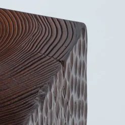 Sgabello Moka intagliato Quartus I*Omnibus Design Online