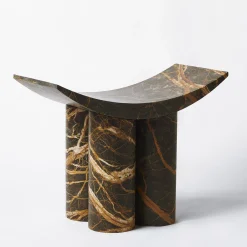 Sgabello scultoreo in marmo Gamma Moroccan Port Laurent*Pietro Franceschini Best