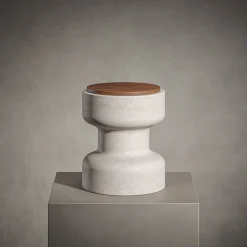 Sgabello Tivoli in travertino e noce di Ivan Colominas*MMairo Online