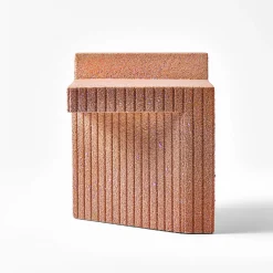 Sgabello Zaccaria arancione di Patricia Urquiola*Cimento Sale