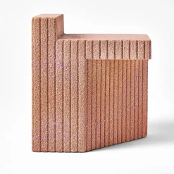 Sgabello Zaccaria arancione di Patricia Urquiola*Cimento Sale