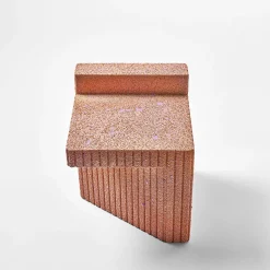 Sgabello Zaccaria arancione di Patricia Urquiola*Cimento Sale