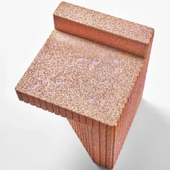 Sgabello Zaccaria arancione di Patricia Urquiola*Cimento Sale