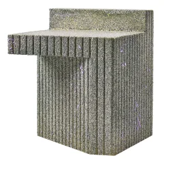 Sgabello Zaccaria verde di Patricia Urquiola*Cimento Sale