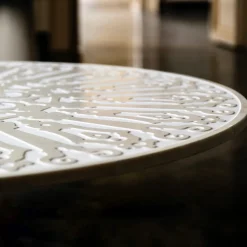 Tavolino Aragona in marmo bianco perlato di Roberto Semprini*Kimano Sale