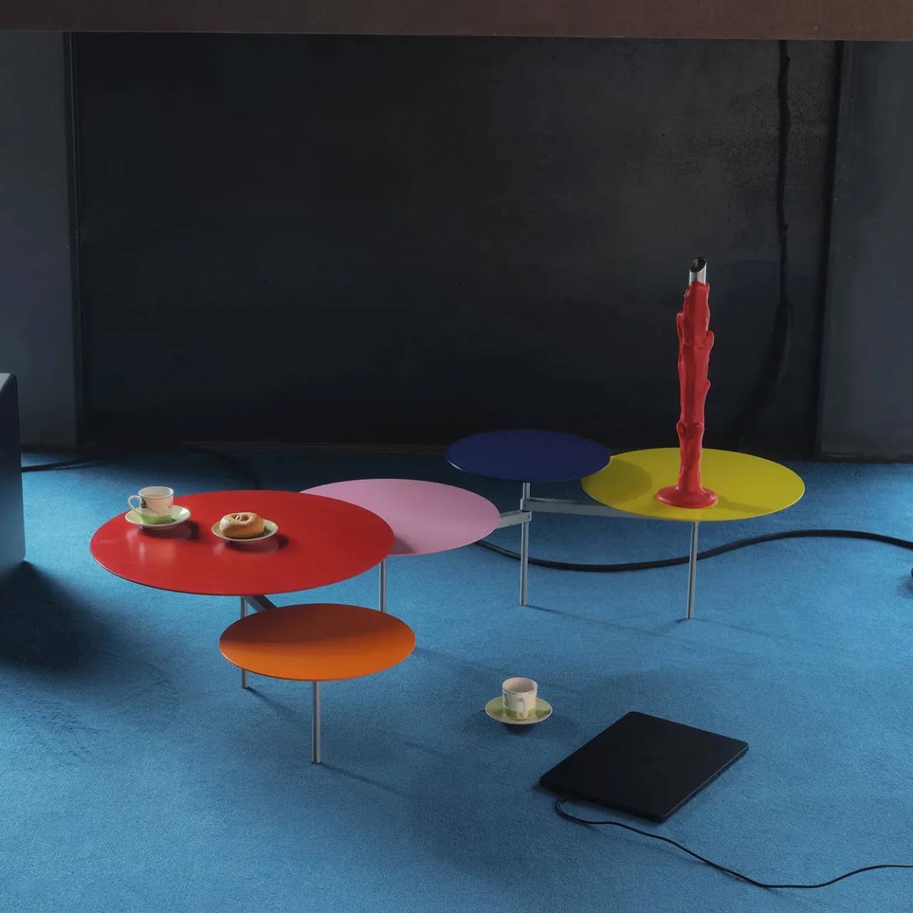 Tavolino Basso Snake 5 Multicolore in Acciaio di Carlo Contin #2*Meritalia