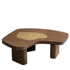 Tavolino da caffè a forma fluida con dettagli ottone Yin*Chiara Provasi