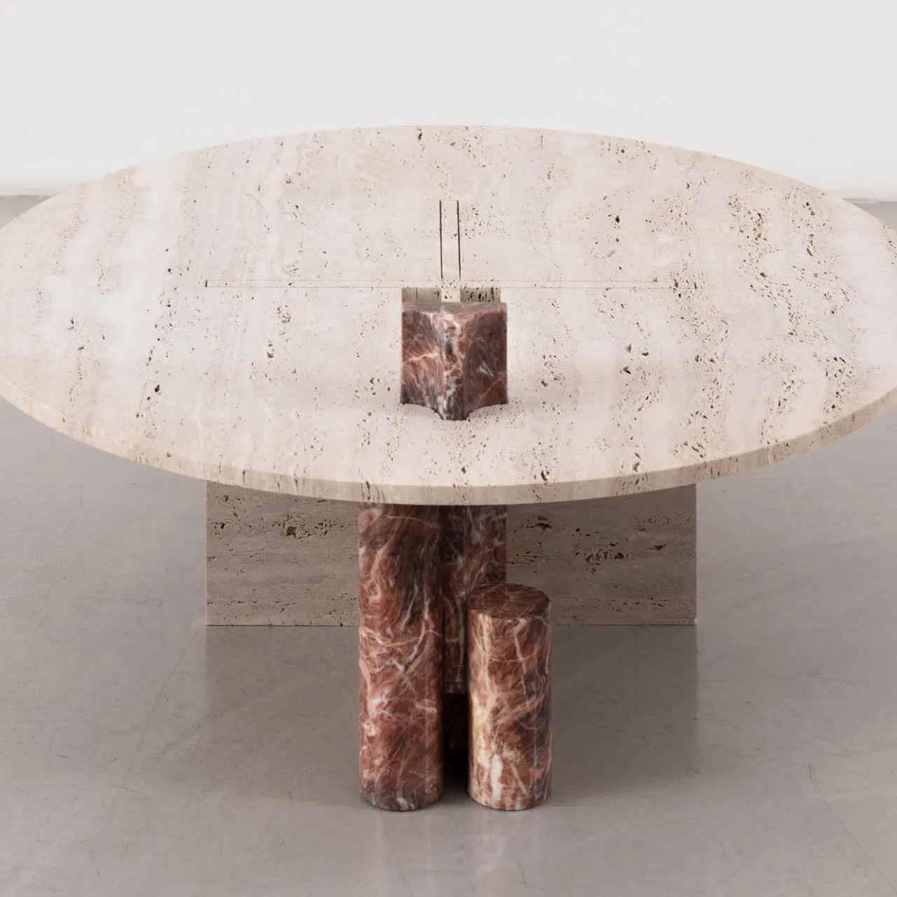 Tavolino da caffè Mostro V in travertino e marmo Rosa Peralba*MMOOS. Clearance
