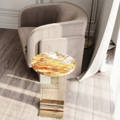 Tavolino Hani in marmo arancione con struttura metallica in finitura oro*L'Eccesso Sale
