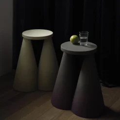 Tavolino Isola in ceramica viola di Cara/Davide*Portego Sale